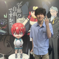男性,アニメ展示,フィギュア,宇宙って自由ですか？,キャラクター,笑顔,壁画
